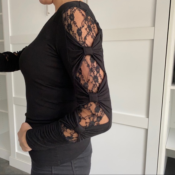 Black top with lace detail - Picture 1 of 3